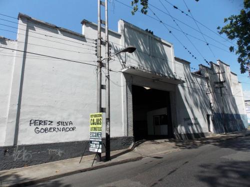 Venta de Galpón Comercial en la Av. Bolivar Norte de Valencia Código 15-1258