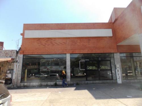 Venta de Local Comercial en Av. Bolivar Norte Valencia Código 15-1255