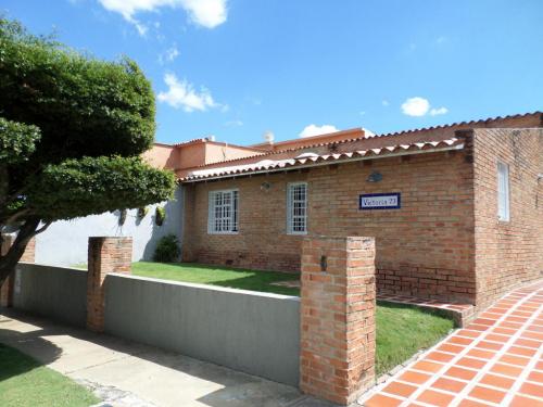 Venta de Casa en Parque Mirador  Valencia Código 15-448 ybra
