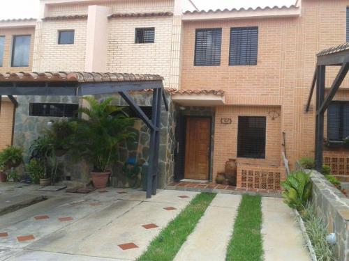 Venta de Townhouse en Naguanagua El Rincón Código 15-451 ybra