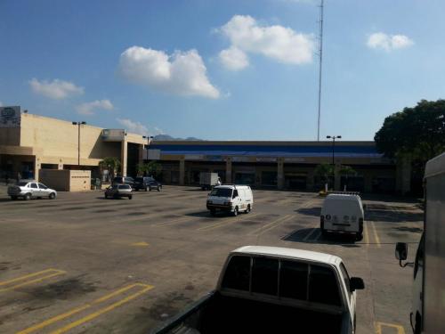 Amplio Local en San Diego Los Jarales Código 15-992 ybra