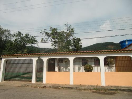 Venta de Casa en El Naranja Naguanagua  Código 15-1099 ybra