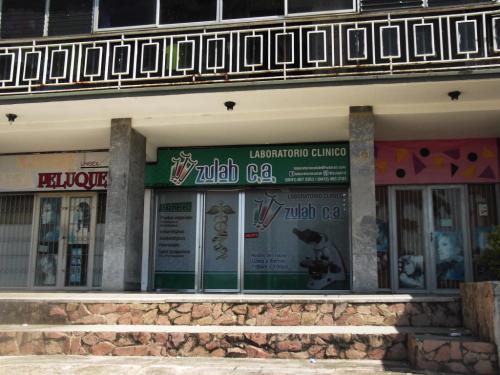 Venta de Local Comercial en Lomas del Este  Código 15-1423  ybra
