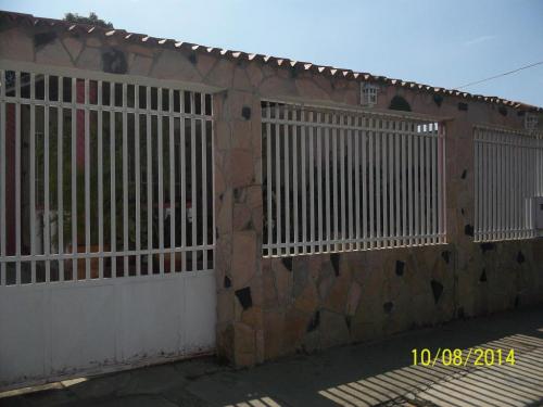 Venta de Casa en Valencia Parque Valencia Código 15-242  ybra