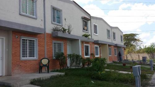 Venta de Townhouse en Flor Amarillo Valencia  Código 15-700 ybra