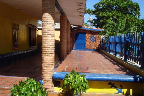 Venta de Posada  en Falcón Chichiriviche Código 14-6501