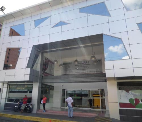Venta de Excelente Local Comercial en el Centro de Valencia  15-3121