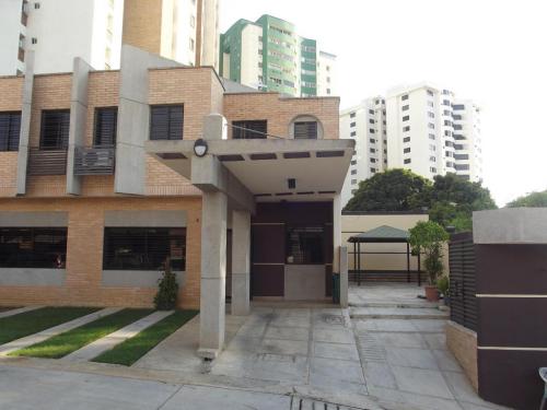 Venta de Casa en Los Mangos Valencia Código 15-3126  ybra