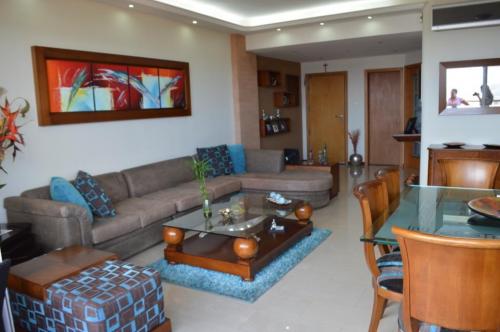 Venta de Bello Apartamento en El Parral Valencia Código 15-3369  ybra