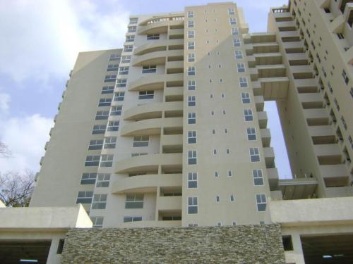 Venta de Apartamento en El Rincon Naguanagua Código 15-2837  ybra