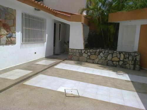 Venta de Casa en La Trigaleña  Valencia Código 15-3239  ybra