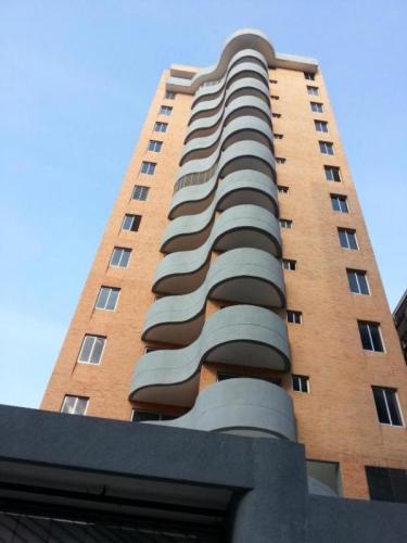 Venta de Apartamento en Sabana Larga Valencia Código 15-2590  ybra