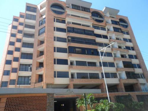 Apartamento en Venta en Agua Blanca, Valencia  Código 15-3151  ybra