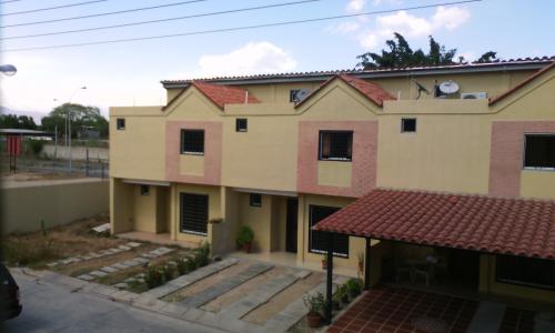 Venta de Lindo Town House Guacara Carabobo..