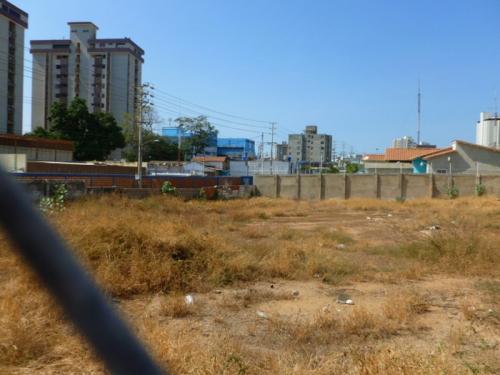 Terreno en Av. Santa Rita