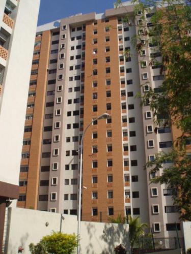 Excelente Apartamento en Los Mangos Valencia Código 15-3131  ybra