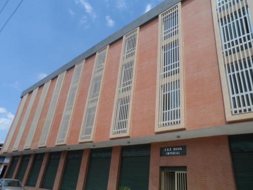 Venta de Local Comercial en Av. Lara Valencia 15-2858  ybra