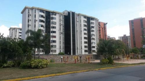 Venta de Apartamento en La Granja Naguanagua Código 15-2623  ybra