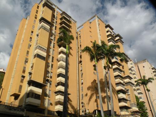 ESTUPENDO APARTAMENTO EN SANTA MÓNICA, CARACAS