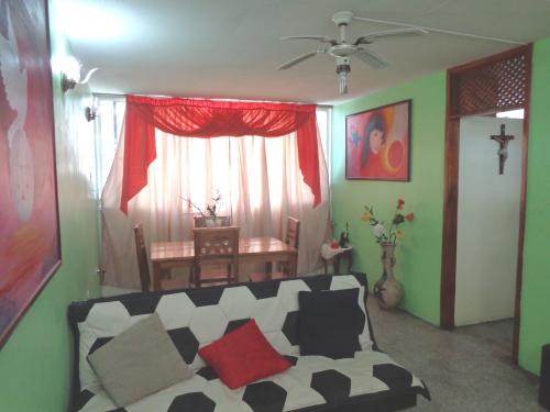 William Falconi vende bello apartamento en La Beatriz