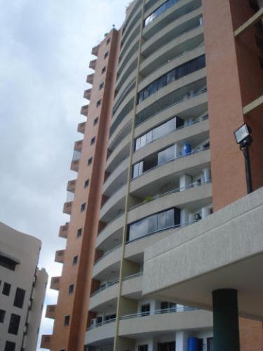 En Venta Apartamento en El Parral Valencia Código 15-8412