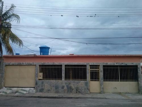 Sky Group Vende Casa en Urbanización Los Cerritos Paraparal