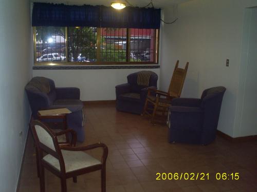 SE VENDE APARTAMENTO EN AVENIDA LAS AMÉRICAS RESIDENCIAS RIO ARRIBA. MÉRIDA.