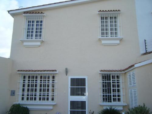 Venta de Hermosa casa en Sabana Larga Valencia CG147669