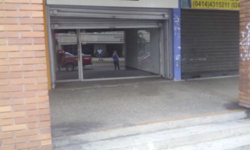 Alquilo local 180 Mts2, Avda. Andrés Eloy Blanco