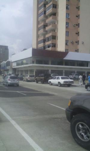 Local comercial 1000 Mts2 Avda. Bolivar -Valencia Alquiler