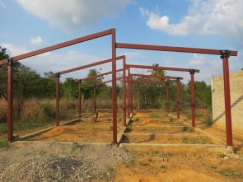 TERRENO CON ESTRUCTURA BARQUISIMETO VÍA DUACA A ORILLA DE CARRETERA