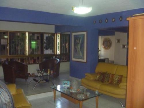 VENTA DE APARTAMENTO EN SAN ISIDRO, MARACAY. COD. 15-11970