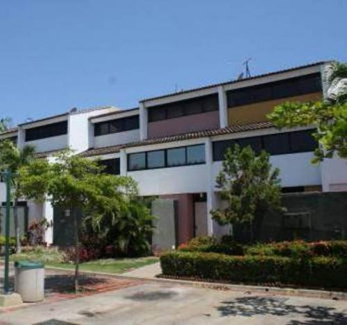 TOWN HOUSE RESIDENCIAS CAYO DE AGUA Cod.114021
