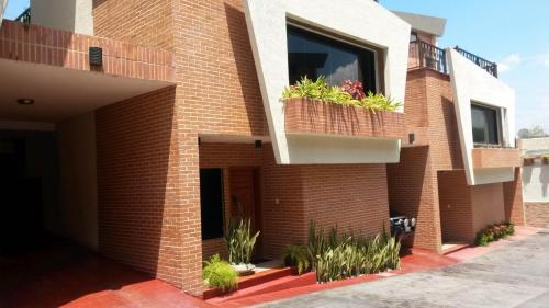 Invierta ya! Espectacular Townhouse en Mañongo MVM MLS146579