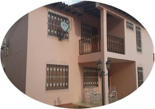 Se Alquila Bellisima casa, ubicada en zona exclusiva del Tigre, especial para empresas para que sus empleados vivan feliz