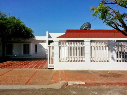 14-893 CASA EN VENTA MARACAIBO, EL PORTAL