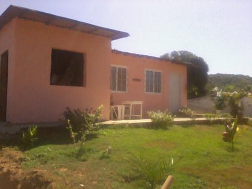 VENTA DE CASA Y CABAÑA EN MARGARITA, A 7 MIN DE SAMBIL.NEGOCIABLE