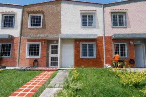 Bello Townhouse en venta a estrenar VALENCIA (CONTADO)
