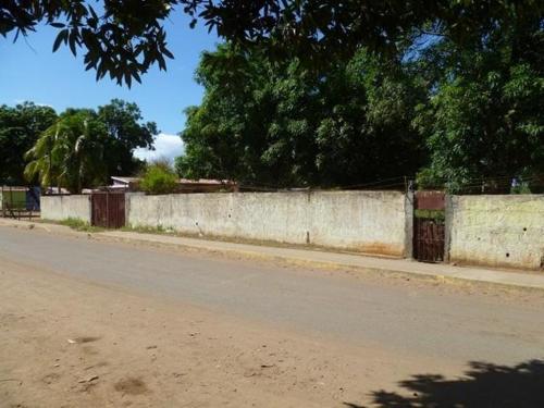 Terreno en venta en Maracaibo, Barrio Catatumbo, cerca de Av. Goajira 14-1026