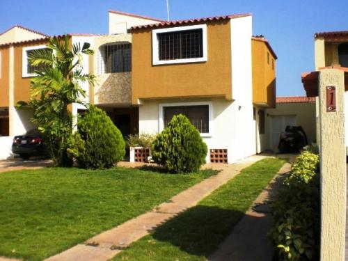 Casa en Morro III Lechería, conjunto privado de 24 casas