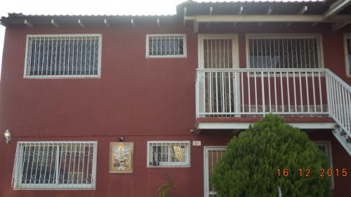  Alquilo Bello apartamento en Urb. La Esperanza. Av. Los Pilones