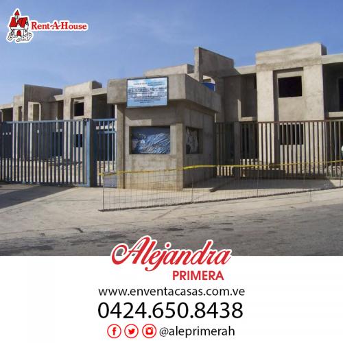 Se Vende Townhouse - cod: 15-836 - Punto Fijo
