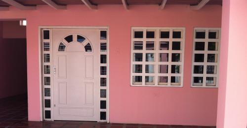 Sólo a  Compañias, Se Alquila o se Vende  Bellisima Casa Urb. Las Trinitarias 