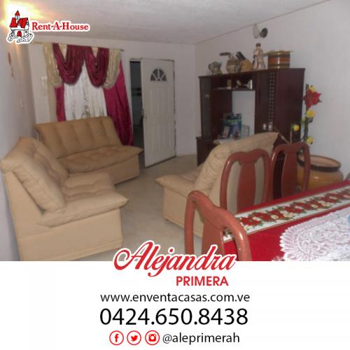 Se vende Casa en Pedro Manuel Arcaya - 15-15928 - Punto Fijo