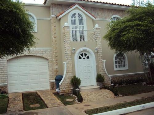 13-3236 Casa Townhouse en venta en Maracaibo, Zona Norte. 