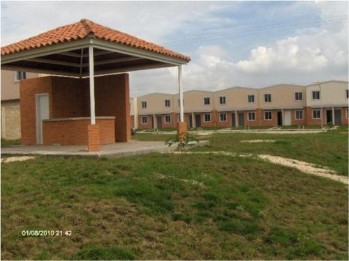 SE VENDE TOWN HOUSE A ESTRENAR CONTADO