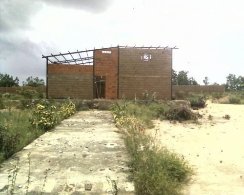 VENDO CASA EN CONSTRUCCIÓN CON TERRENO PRIVADO