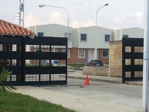 PREVENTA EN VALENCIA TOWNHOUSE, INICIAL EN 6 MESES, TOTALMENTE CONSTRUIDOS