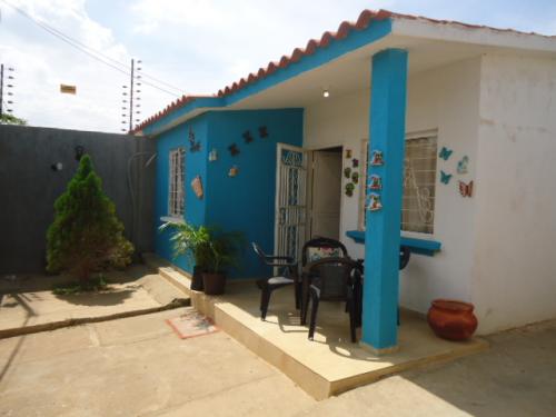 Vendo casa en la Urbanización Los Samanes