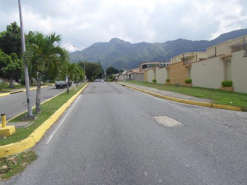 GRAN TERRENO EN URBANIZACION PRIVADA, EN MARACAY